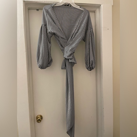 Olivaceous black and white striped blouse size medium NWT - Picture 1 of 7